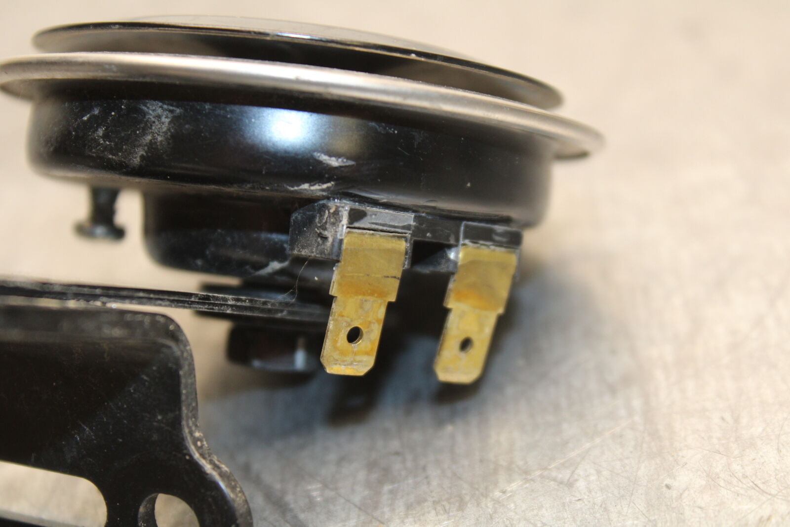 22-24 YAMAHA XSR900 HORN SIGNAL BB710