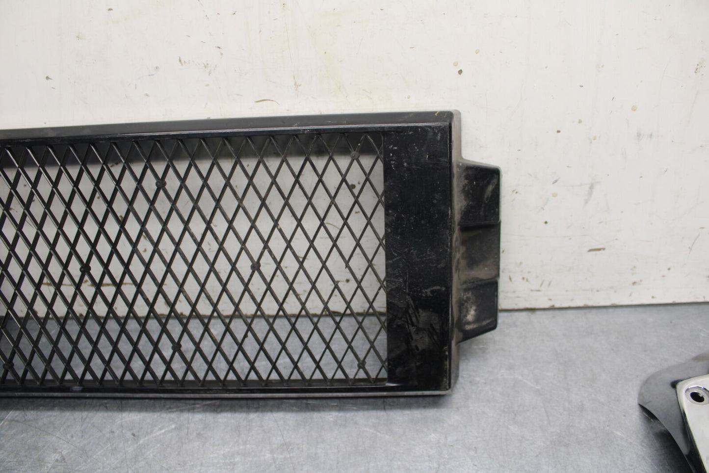 05-06 SUZUKI BOULEVARD M50 RADIATOR GRILLE GRILL SHIELD GUARD 17760-41F00 BB671