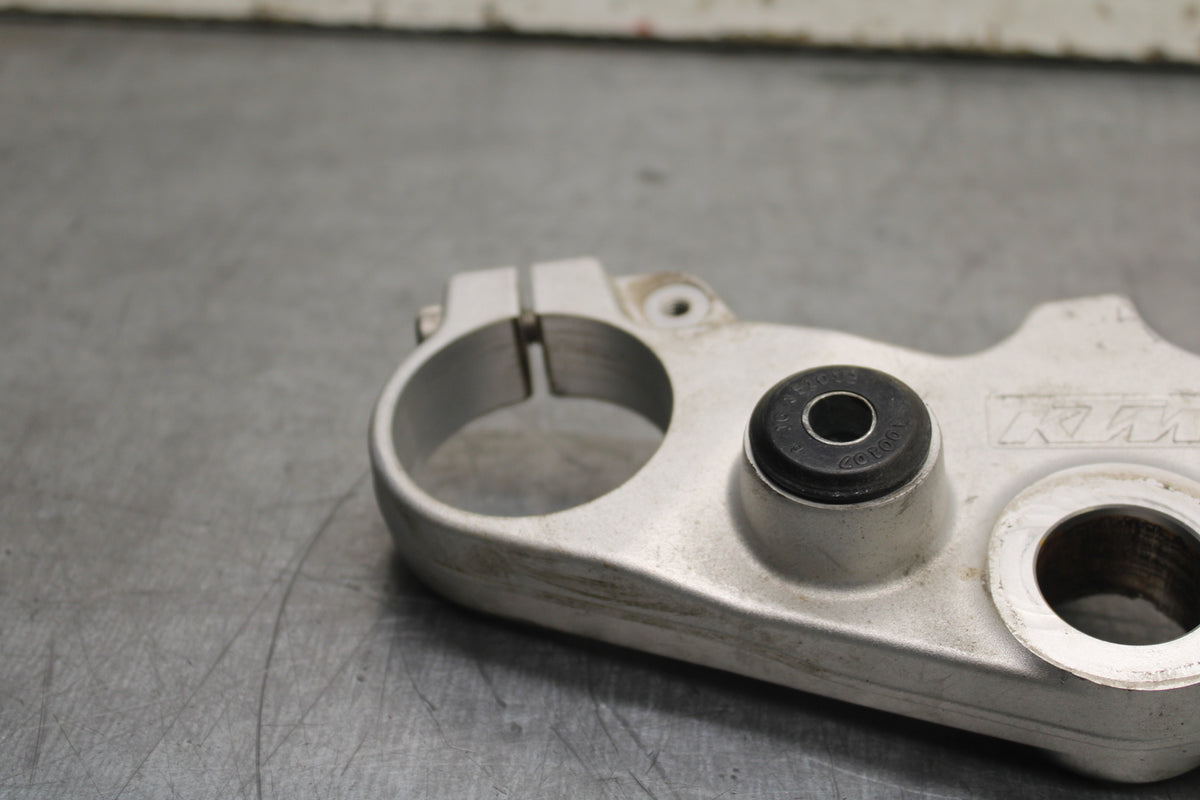 13-16 KTM 390 DUKE FORKS UPPER TRIPLE TREE CLAMP BB748