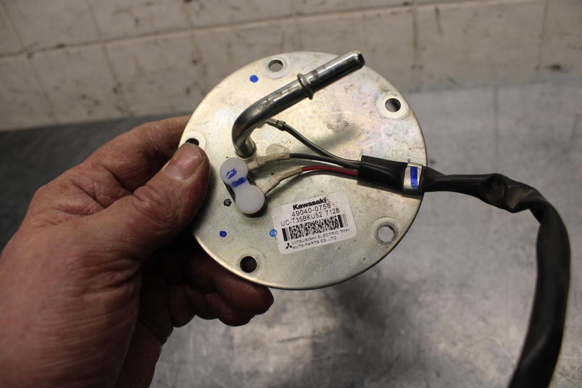 17 KAWASAKI VERSYS_X 300 FUEL PUMP GAS PETROL SENDER UNIT BB504