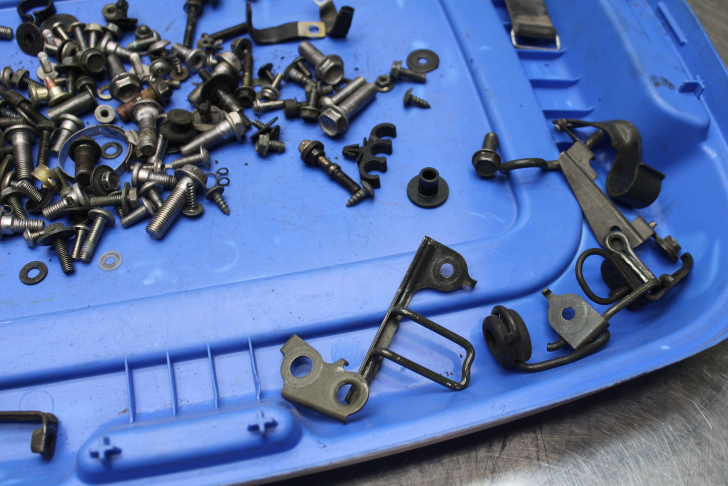 04-05 KAWASAKI NINJA ZX10R MOUNTING BOLTS HARDWARE MOTOR SCREWS BB163