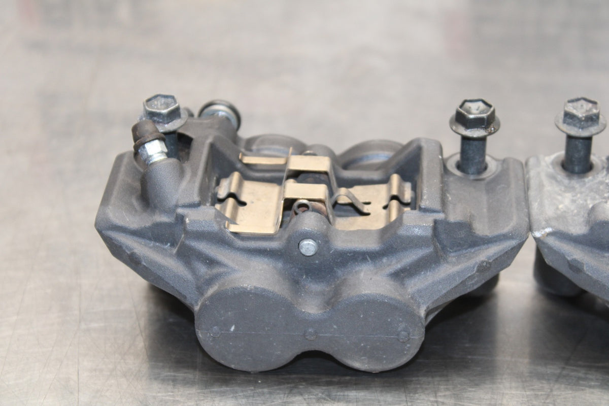 22-25 YAMAHA YZF R7 RIGHT LEFT FRONT BRAKE CALIPER SET PAIR CALIPERS BB176
