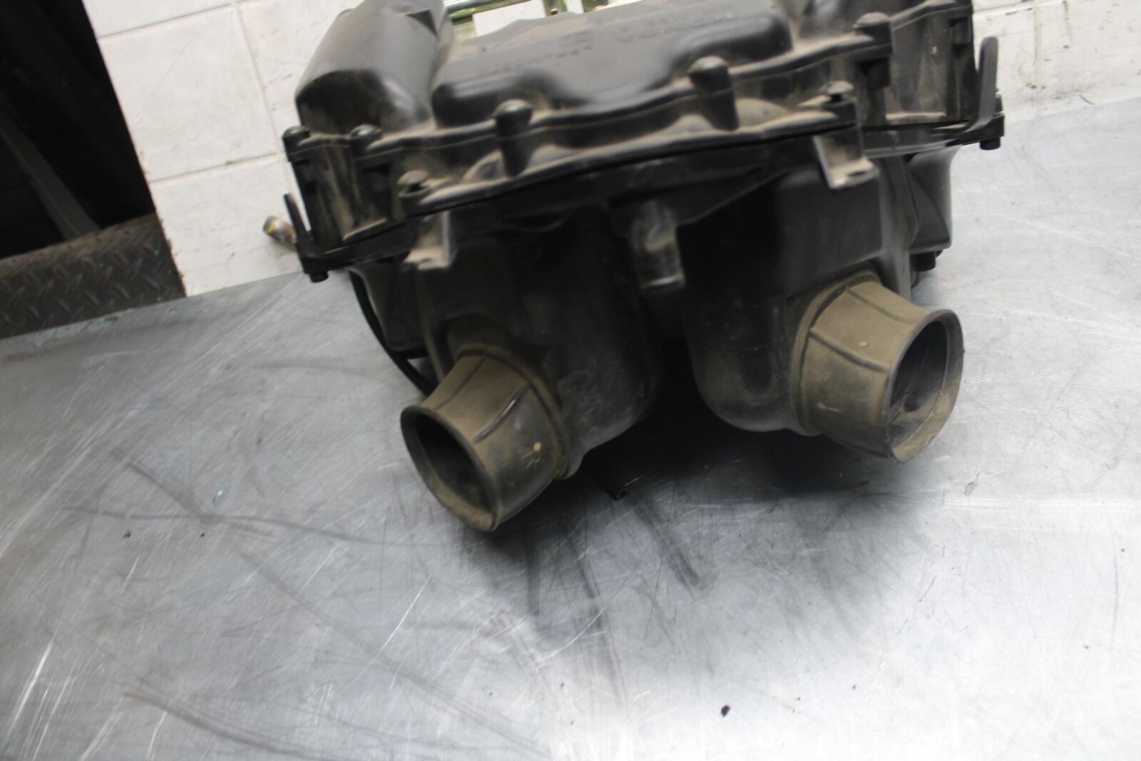 2003 Honda CBR600RR AIRBOX INTAKE FILTER BOX 17221-MEE-D00 17232-MEE-000 BB511