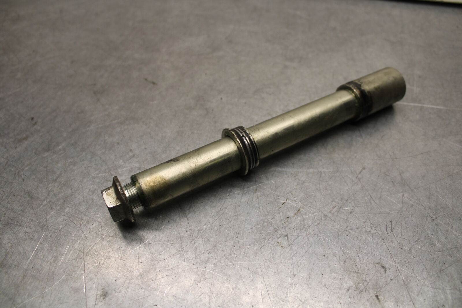 06-07 SUZUKI GSXR750 FRONT WHEEL RIM AXLE PIVOT BOLT 54711-41G00 BB670