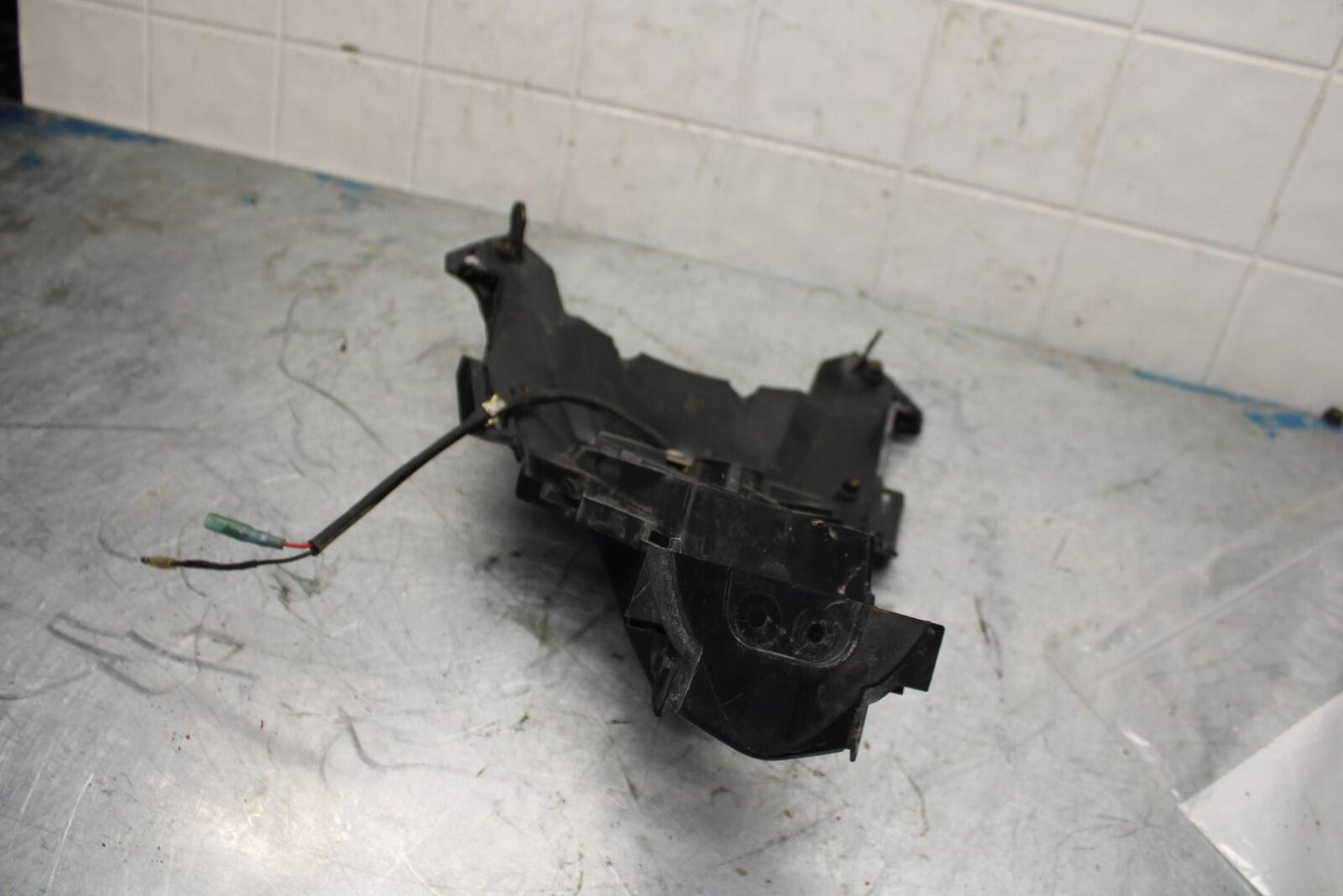 07 YAMAHA YZF R6 2c0 RUNNING PILOT FRONT LIGHT WITH TRIM NOSE MID DUCT BB423