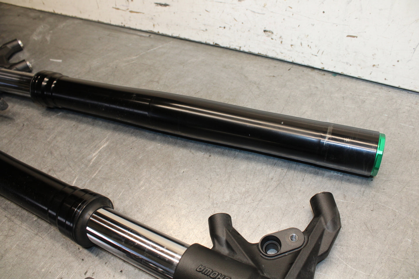 13-18 KAWASAKI NINJA ZX6R FRONT FORKS SET PAIR 44071-0834-56K BB666