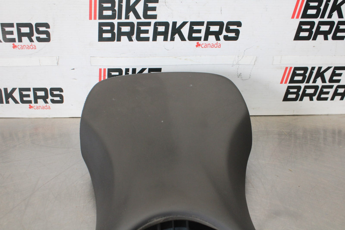 17-20 BMW S1000R FRONT DRIVERS SEAT PAD SADDLE PILLION BB909