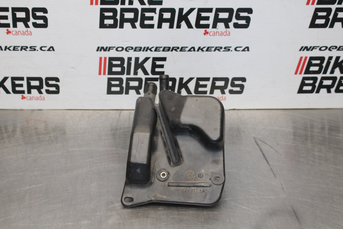 02 DUCATI MONSTER 620 ENGINE MOTOR OIL BREATHER TANK BB851