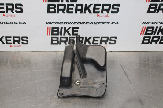 02 DUCATI MONSTER 620 ENGINE MOTOR OIL BREATHER TANK BB851