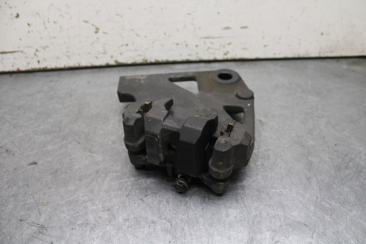 17-24 YAMAHA BOLT XVS950 REAR BACK BRAKE CALIPER W MOUNT BRACKET BB729