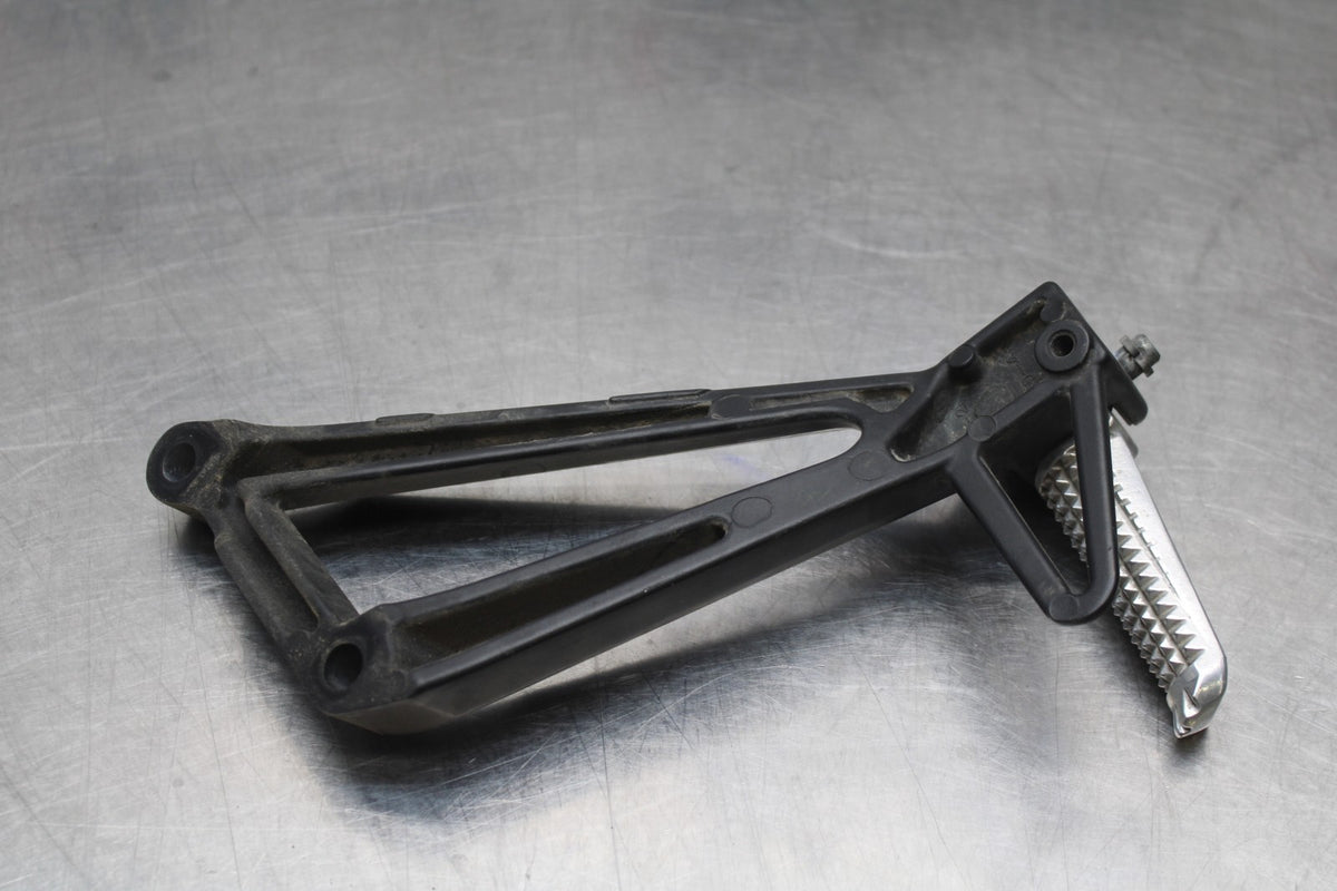 17-18 YAMAHA YZF R3 LEFT REAR BACK PASSENGER PEG BB813