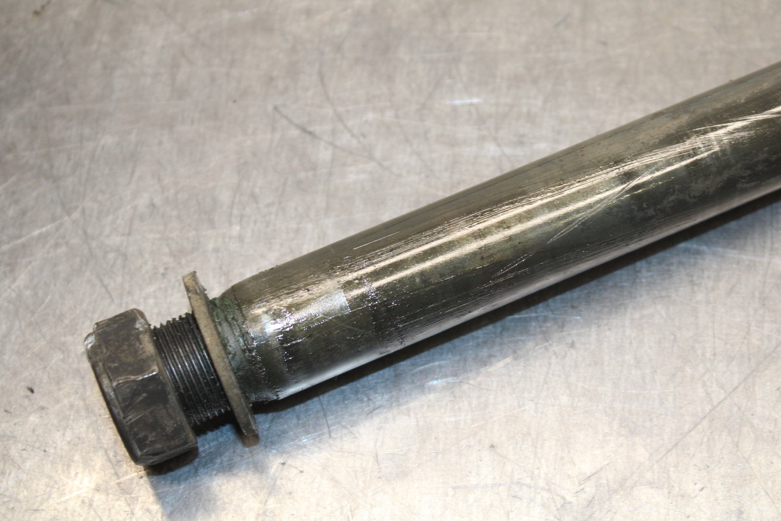 06-07 YAMAHA YZF R6 REAR AXLE BACK WHEEL RIM PIVOT BOLT AXEL BB742