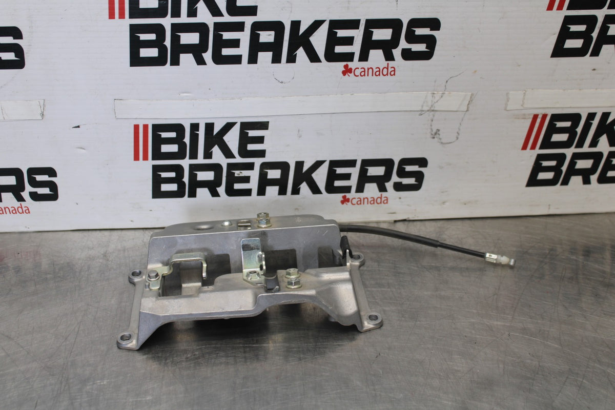 15-17 YAMAHA FJ09 REAR PASSENGER SEAT LATCH LOCK ASSEMBLY BB906