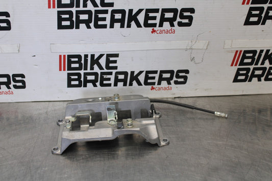 15-17 YAMAHA FJ09 REAR PASSENGER SEAT LATCH LOCK ASSEMBLY BB906