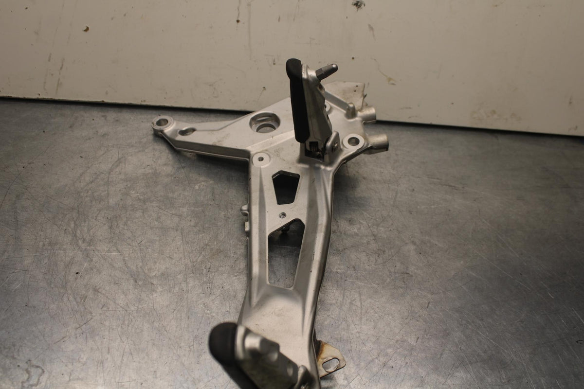 20-23 BMW F900R RIGHT REARSET REAR SET DRIVER FOOT PEG BRACKET  BB603