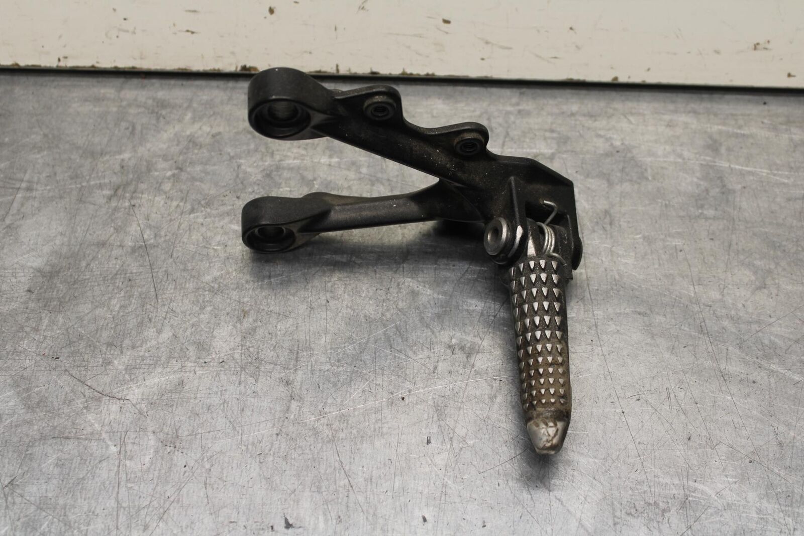 09-12 KAWASAKI NINJA ZX6R ZX600R LEFT REARSET DRIVER FOOT PEG REST STOP BB617