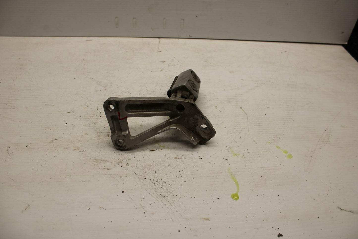 86-06 KAWASAKI CONCOURS 1000 ZG1000A LEFT REAR BACK PASSENGER PEG  BB292