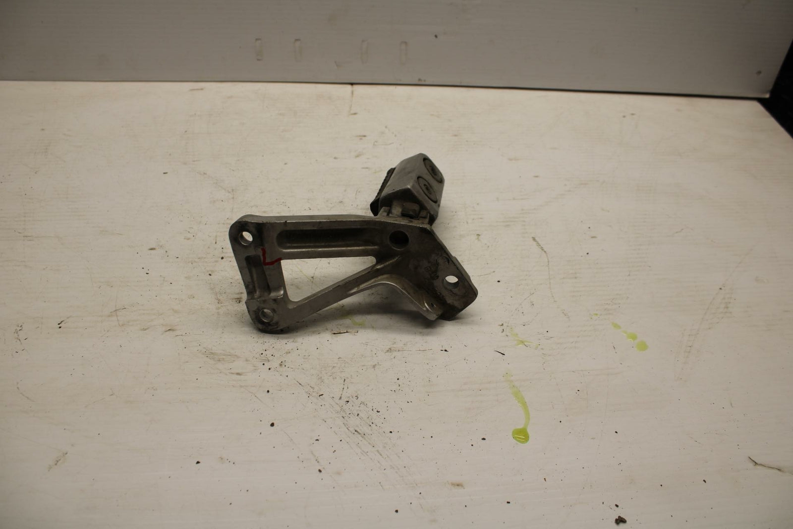 86-06 KAWASAKI CONCOURS 1000 ZG1000A LEFT REAR BACK PASSENGER PEG  BB292