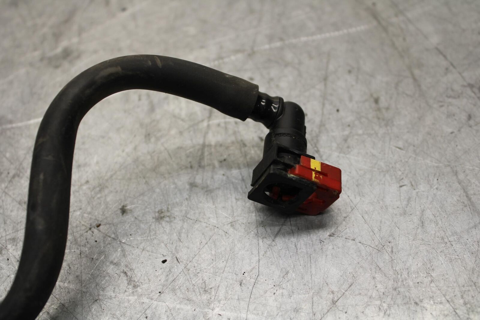 17 KAWASAKI Z900 ZR900 FUEL HOSE GAS LINE TUBE PIPE BB549