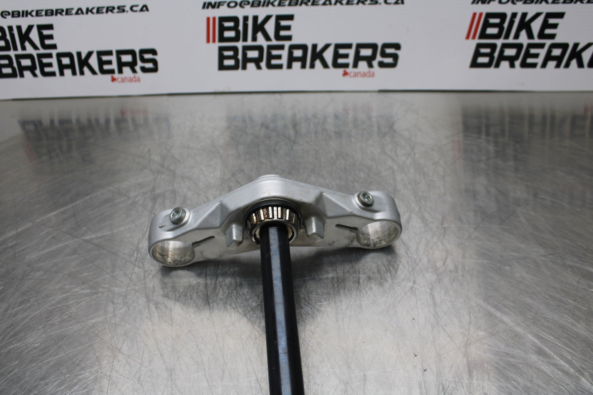 08 MOTO GUZZI BREVA 750 FRONT FORKS CLAMP LOWER TRIPLE TREE STEM BB154