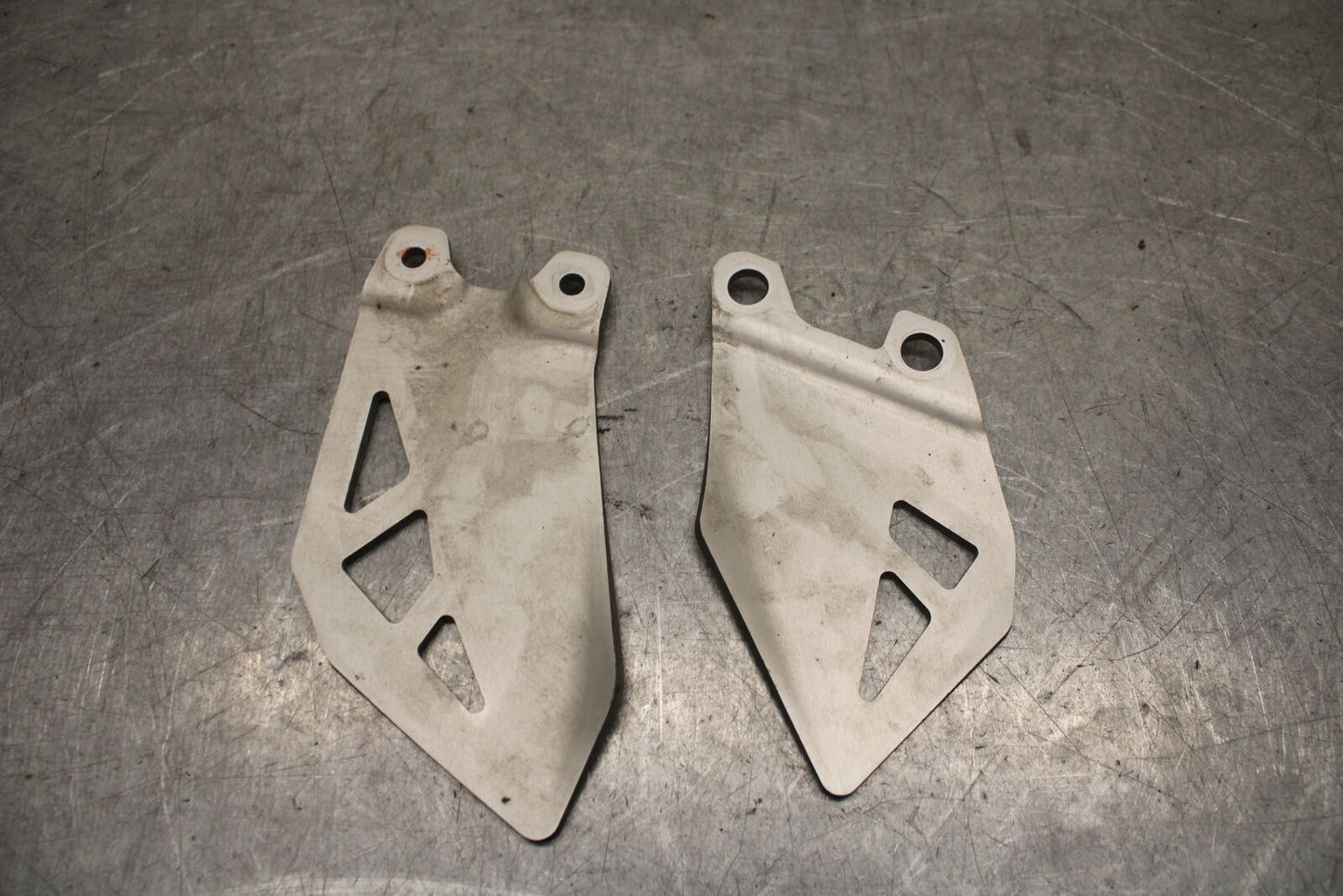 16 KAWASAKI NINJA ZX10R RIGHT LEFT PAIR HEEL GUARD COVER  BB650