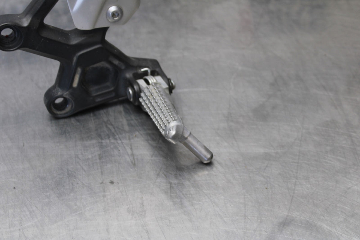23-26 KAWASAKI NINJA ZX4RR LEFT REARSET REAR SET DRIVER FOOT PEG REST STOP BB898