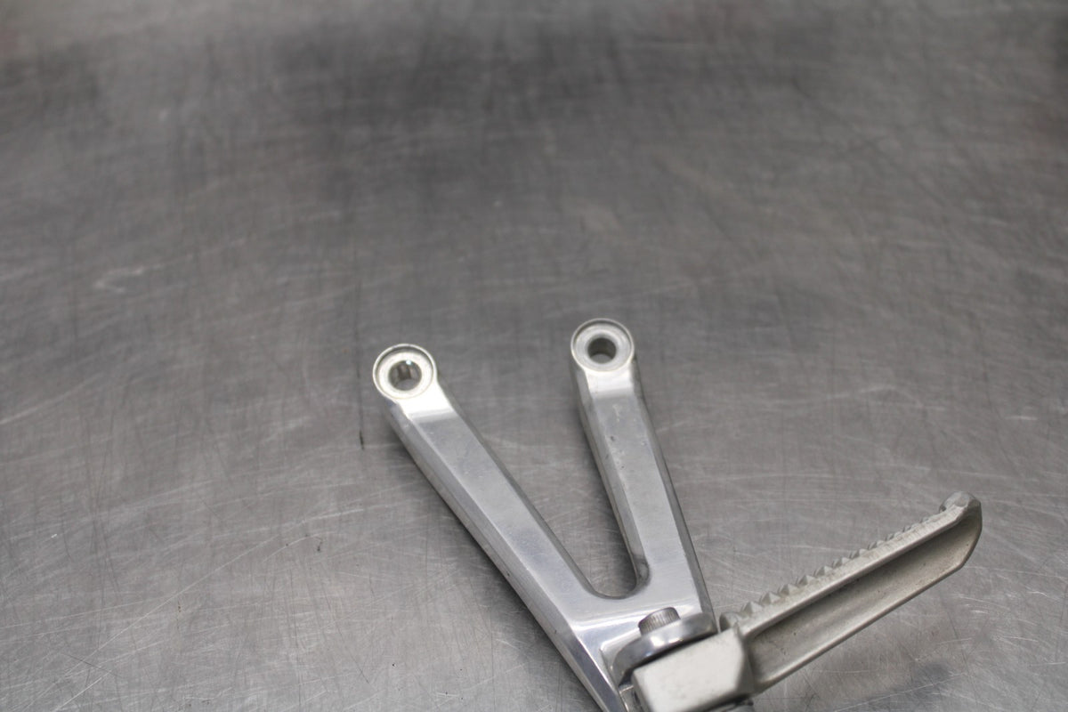 03 YAMAHA YZF R1 LEFT REAR BACK PASSENGER PEG BB895