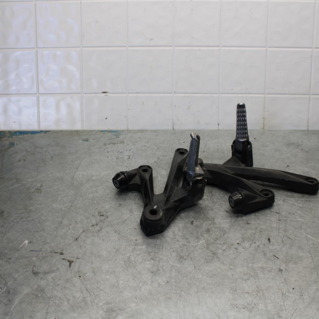 06-07 KAWASAKI NINJA ZX14R REAR BACK PASSENGER PEG SET PAIR bb433