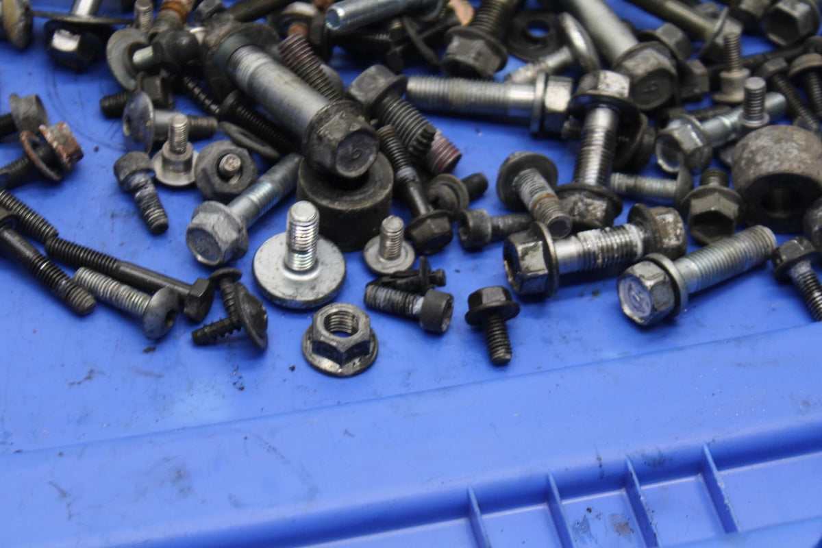 04-09 SUZUKI GS 500 FH GS500F LEFTOVER MOUNTING BOLTS HARDWARE MOTOR  BB97