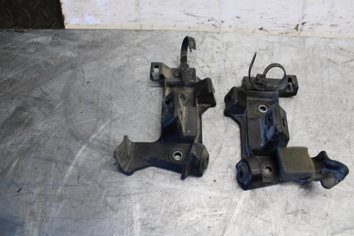 2009 Yamaha YZF R6 SIDE FAIRING STAY BRACKET BB532