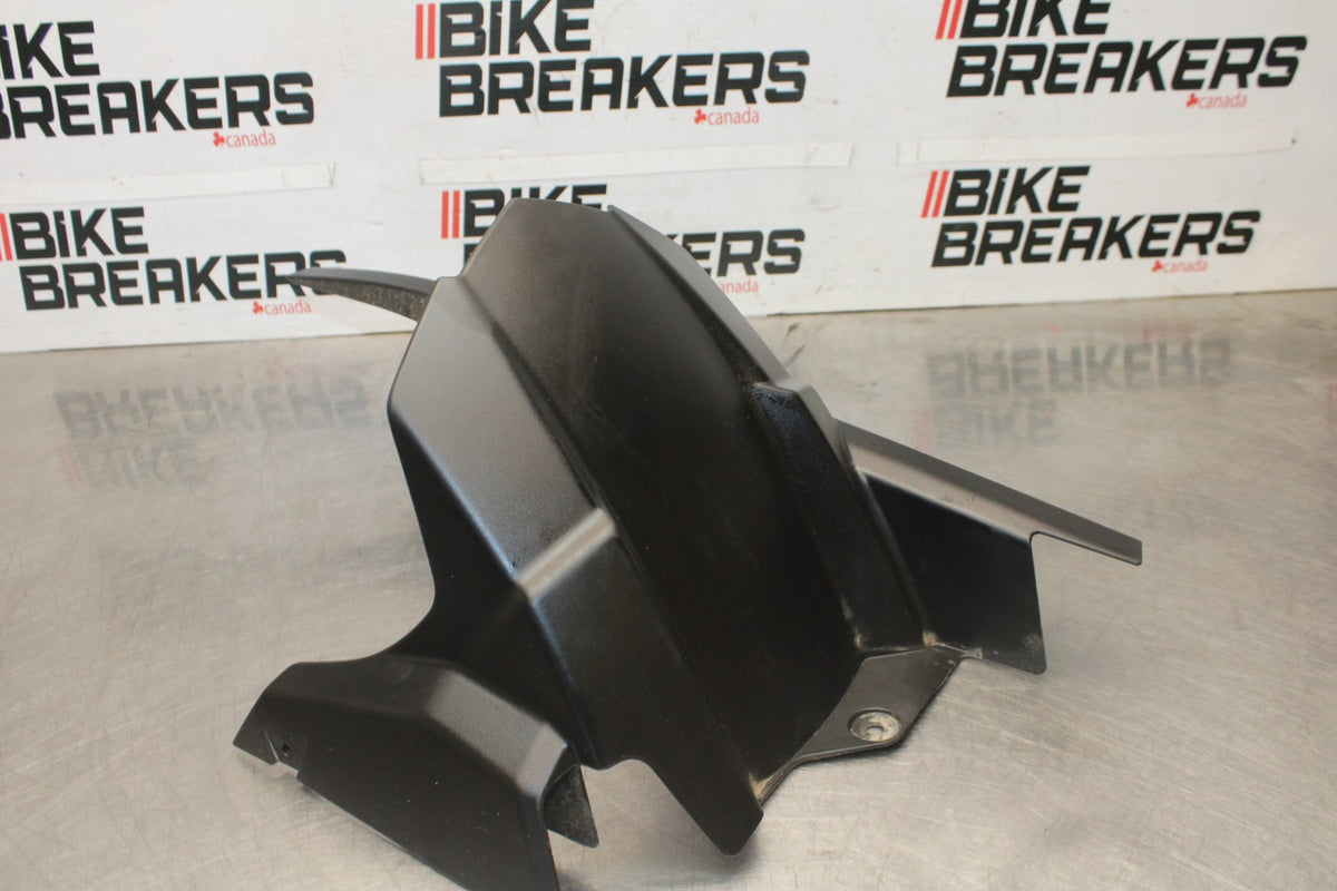 25 KAWASAKI Z900 REAR BACK DRIVE CHAIN GUARD COVER SHIELD BB928