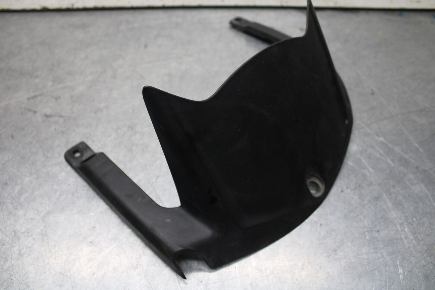 16 KAWASAKI NINJA ZX10R REAR BACK WHEEL TIRE HUGGER FENDER 35023-0188  BB650