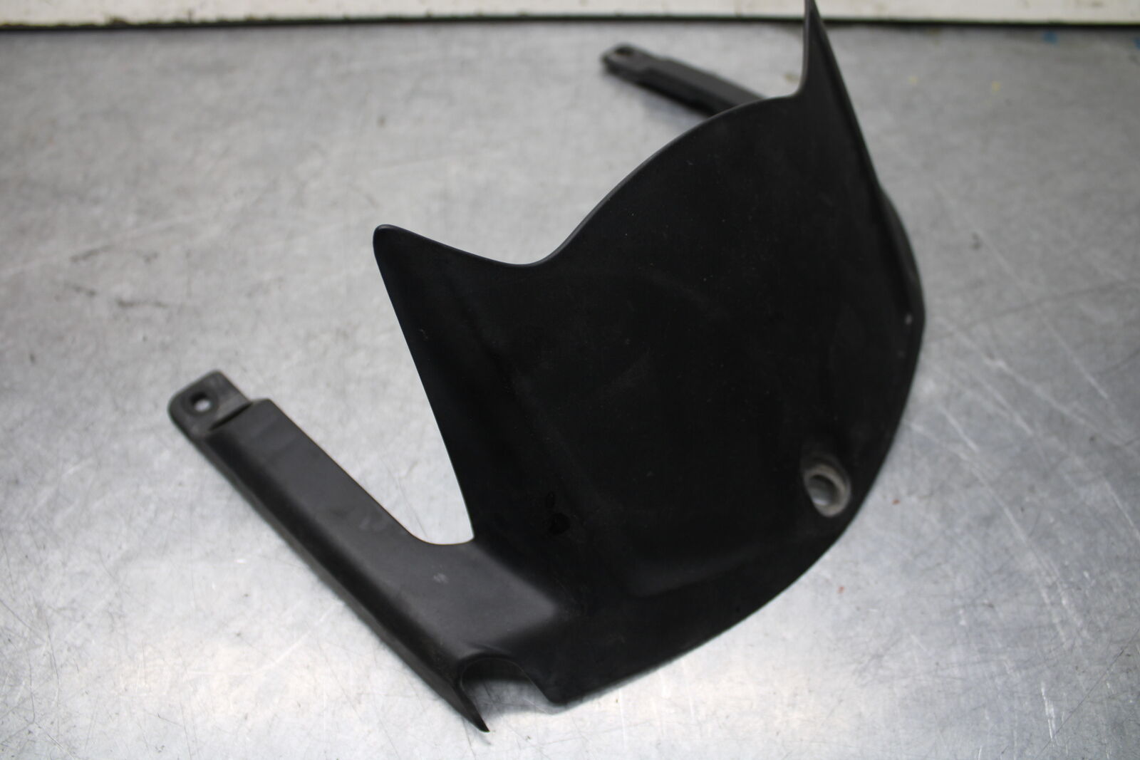 16 KAWASAKI NINJA ZX10R REAR BACK WHEEL TIRE HUGGER FENDER 35023-0188  BB650