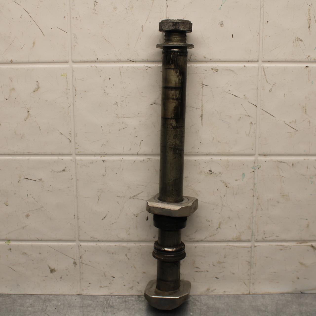 2008 Suzuki GSXR600 REAR AXLE BACK WHEEL RIM PIVOT BOLT AXEL 64711-49G00 BB593