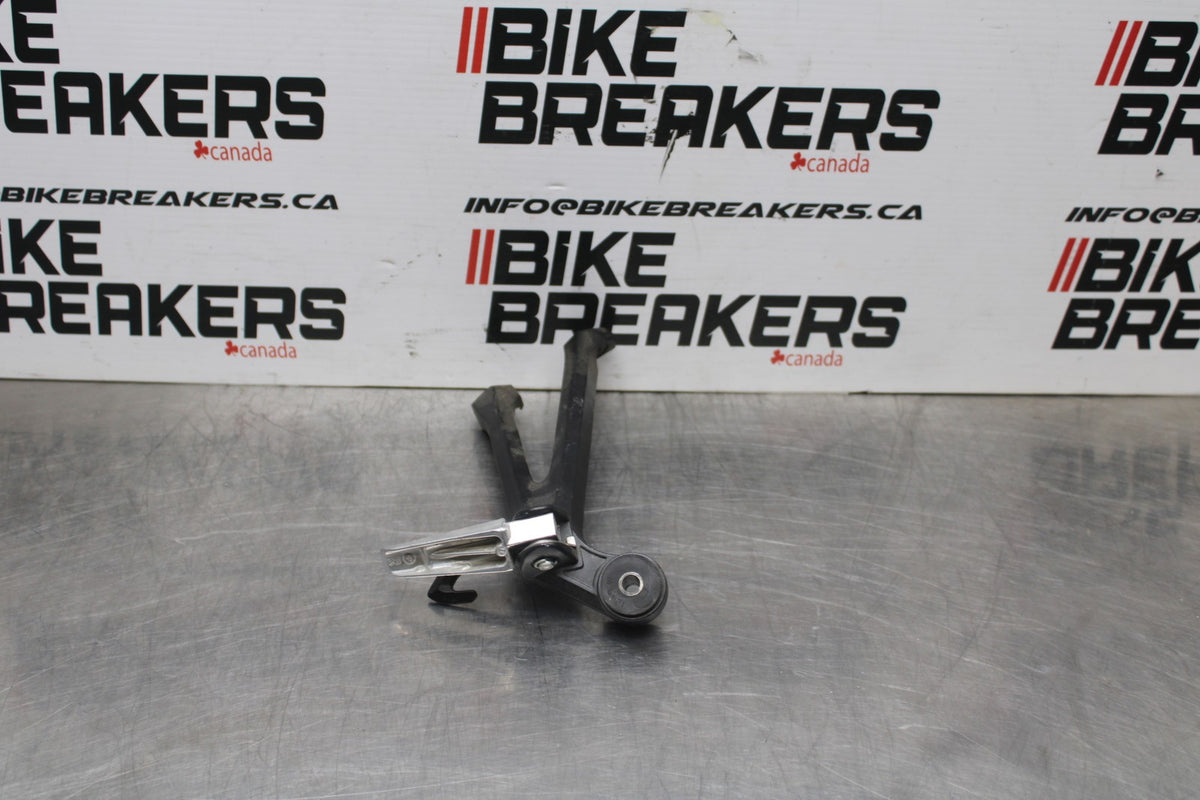 15-21 SUZUKI GSXR600 RIGHT REAR BACK PASSENGER PEG BB810