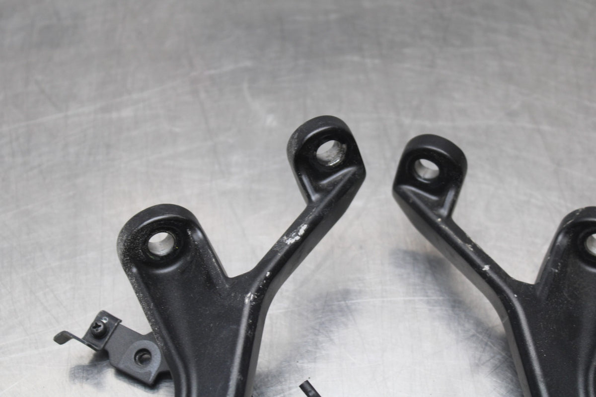 24 KAWASAKI NINJA 500 ABS REAR BACK PASSENGER PEG SET PAIR BB818
