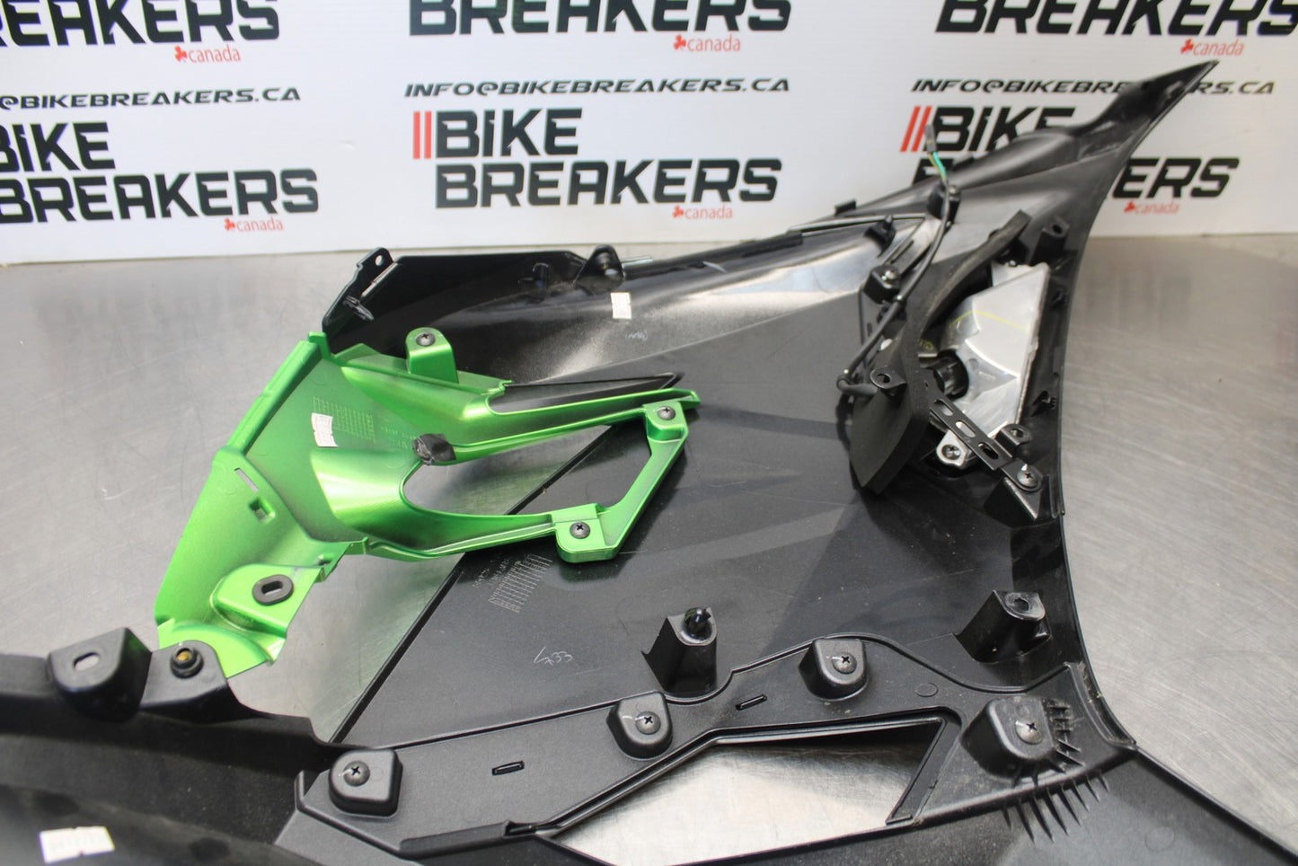 18-23 KAWASAKI NINJA 400 EX400 LEFT MID UPPER SIDE FAIRING COWL PLASTIC BB192