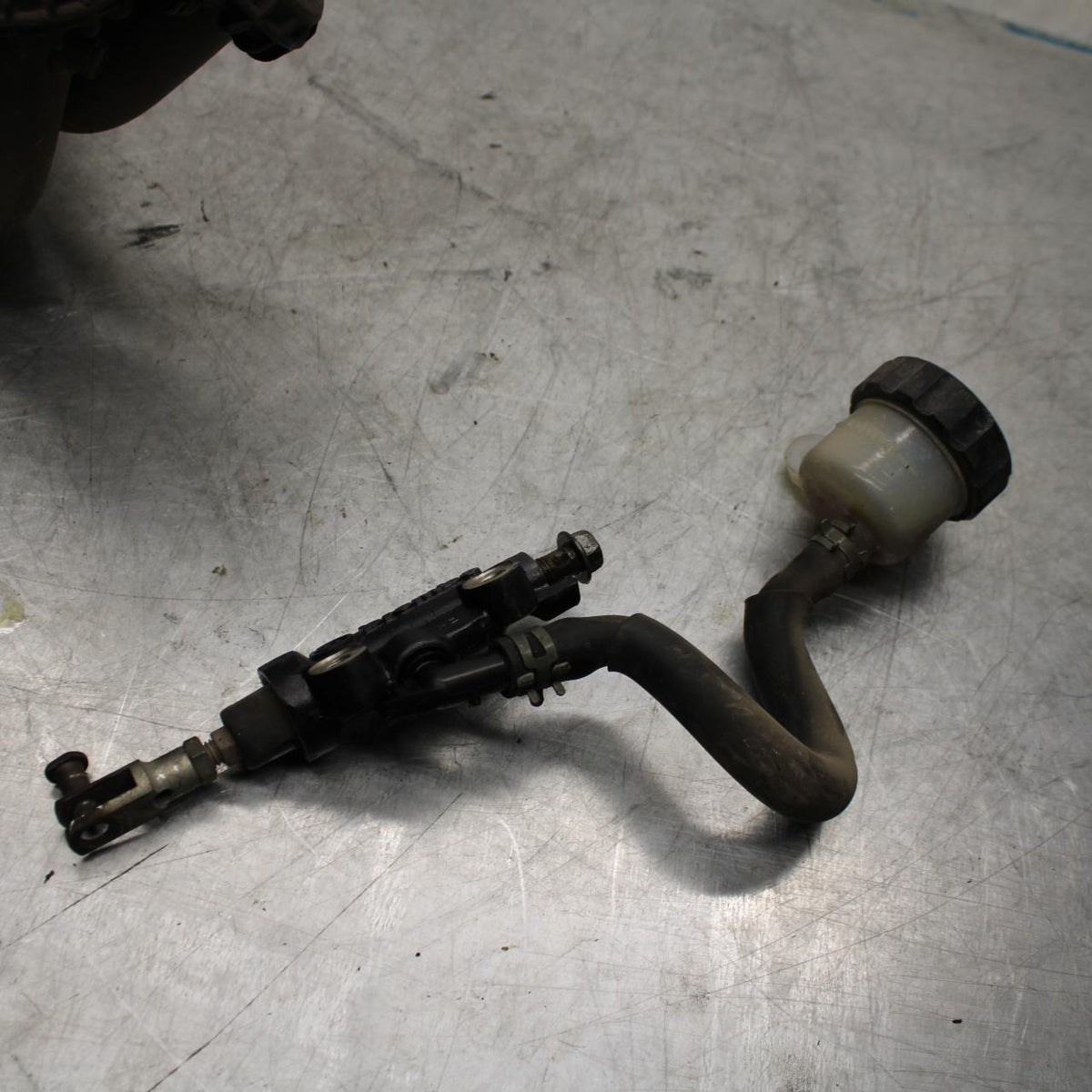96-07 YAMAHA YZF600R REAR BACK BRAKE MASTER CYLINDER W RESERVOIR BB427