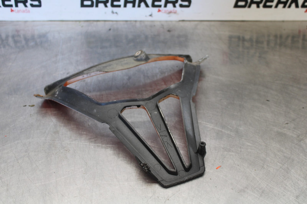 03-04 YAMAHA YZF R6 FRONT LOWER INNER EXHAUST V FAIRING COWL GUARD BB890