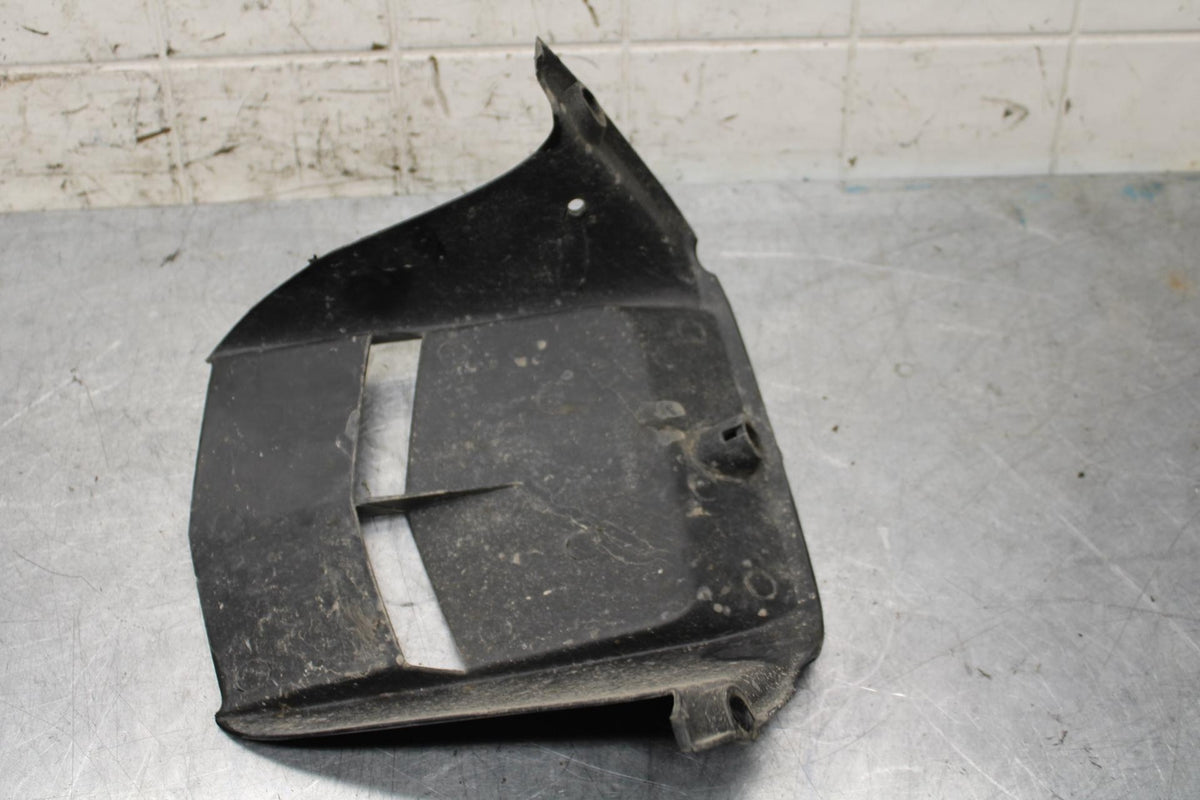 2006 Yamaha YZF R6 REAR BACK WHEEL TIRE HUGGER FENDER 2C0-21650-00-00 BB560