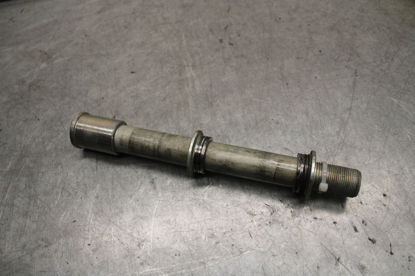 13-18 KAWASAKI NINJA ZX6R FRONT WHEEL RIM AXLE PIVOT BOLT 41068-0595 BB666