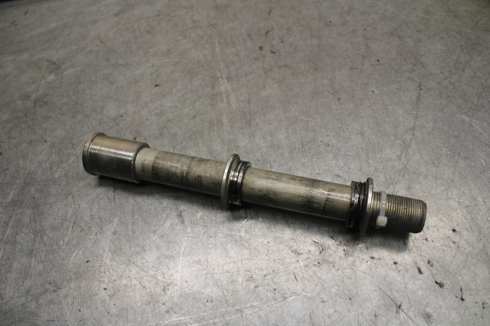 13-18 KAWASAKI NINJA ZX6R FRONT WHEEL RIM AXLE PIVOT BOLT 41068-0595 BB666