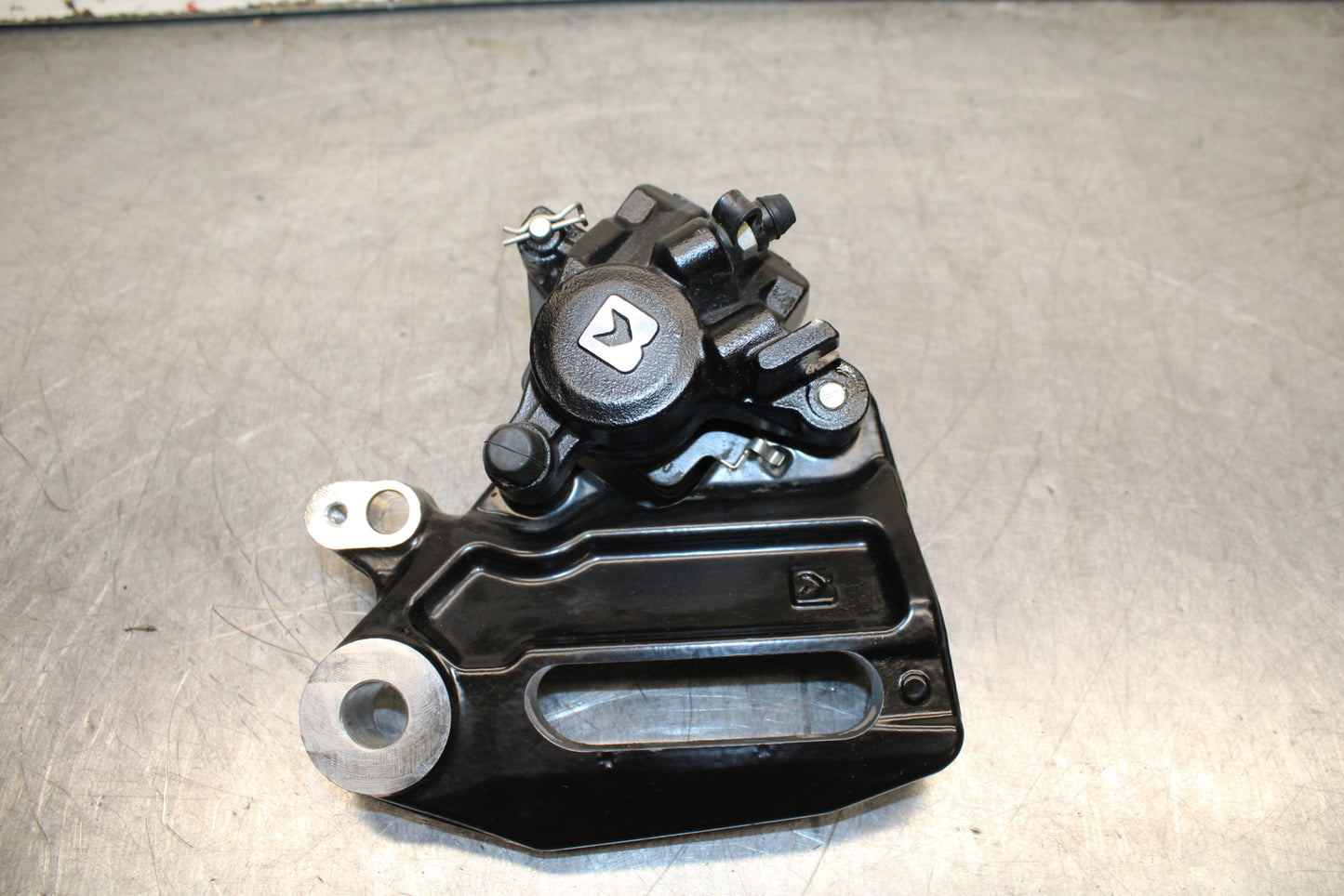 17-24 KTM 390 DUKE REAR BACK BRAKE CALIPER W MOUNT BRACKET BB734