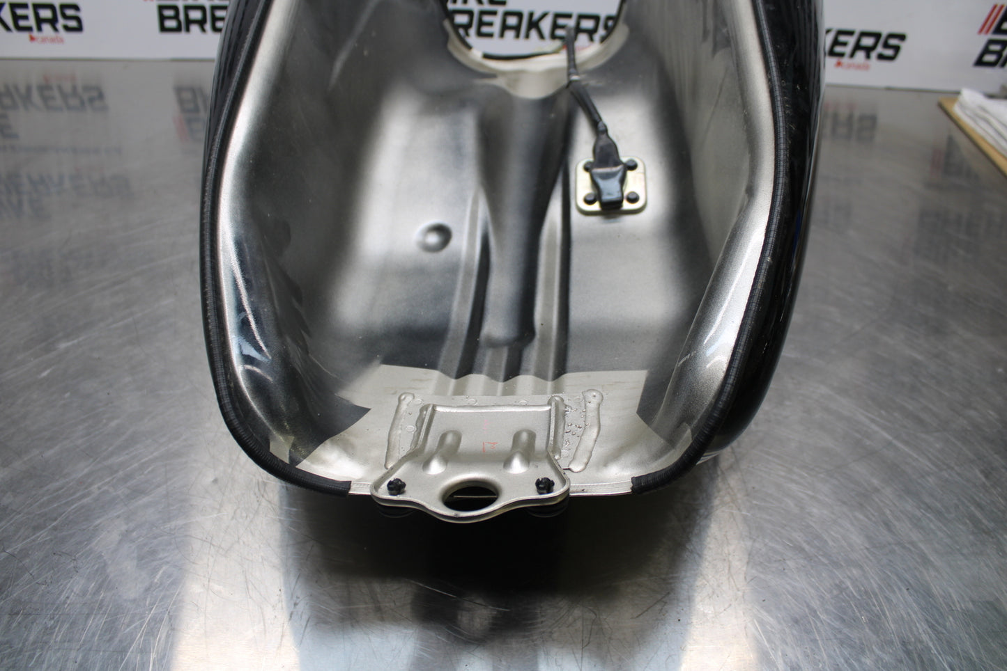 09 YAMAHA ROYAL STAR XVZ1300TF VENTURE GAS TANK FUEL PETROL RESERVOIR BB151
