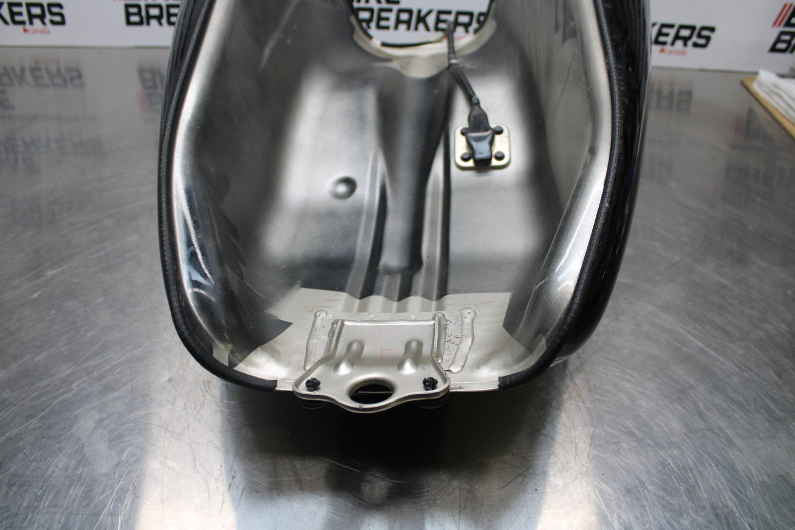 09 YAMAHA ROYAL STAR XVZ1300TF VENTURE GAS TANK FUEL PETROL RESERVOIR BB151