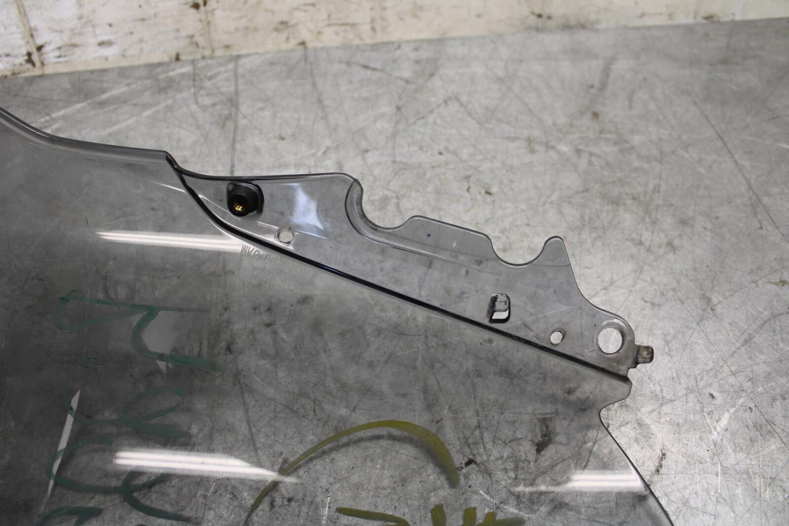 2015 Yamaha YZF R3 FRONT WINDSHIELD WINDSCREEN  1WD-F8381-00-00 BB526