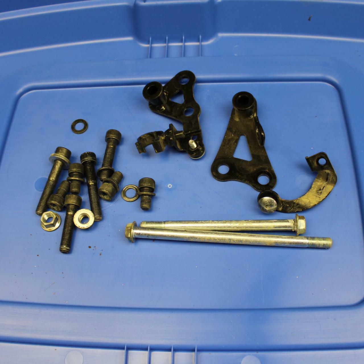 19 YAMAHA YZF R3 ENGINE MOUNTING BOLTS HARDWARE MOTOR SCREWS BB177