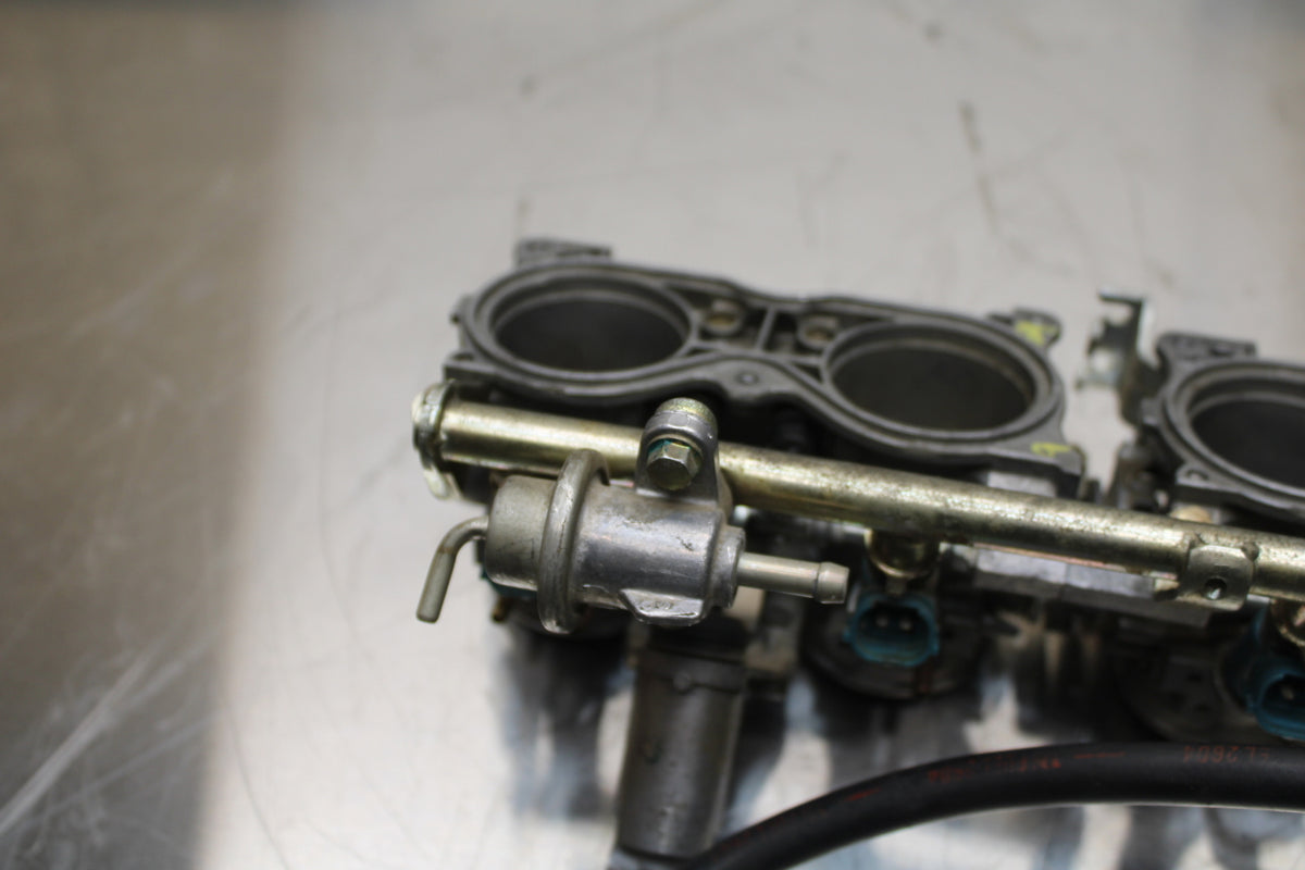 02-03 HONDA CBR900RR 954 MAIN FUEL INJECTORS / THROTTLE BODIES BB497
