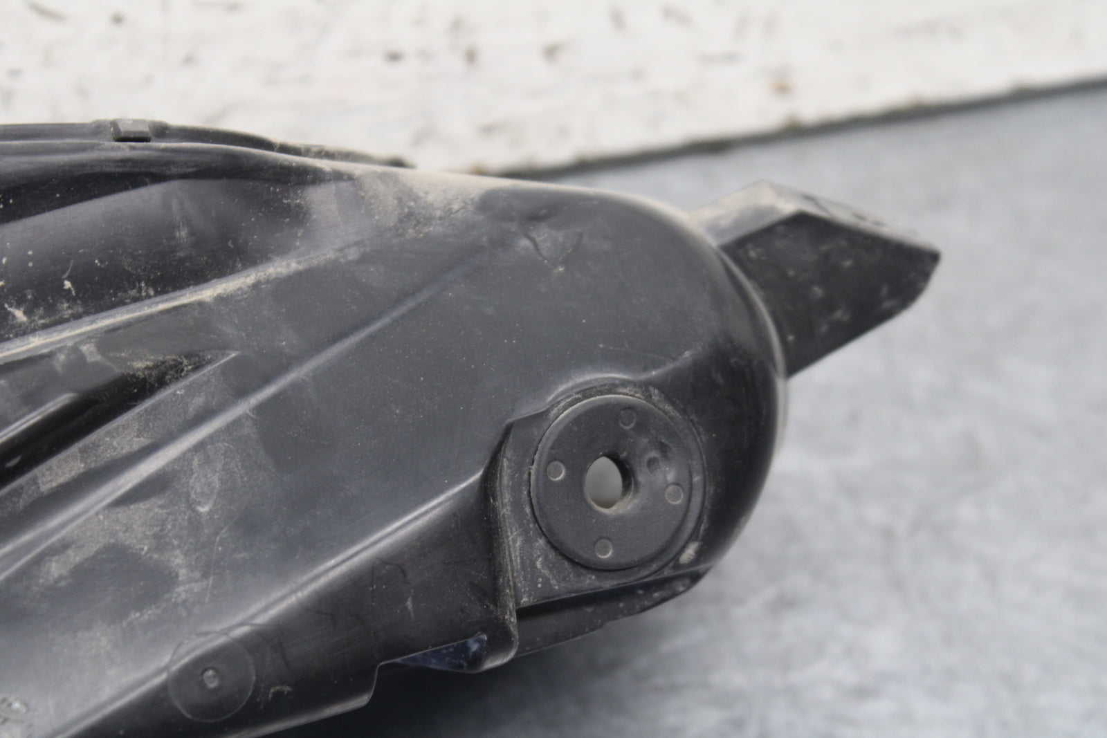 06-07 SUZUKI GSXR 600 LEFT RAM AIR INTAKE DUCT TUBE BB694