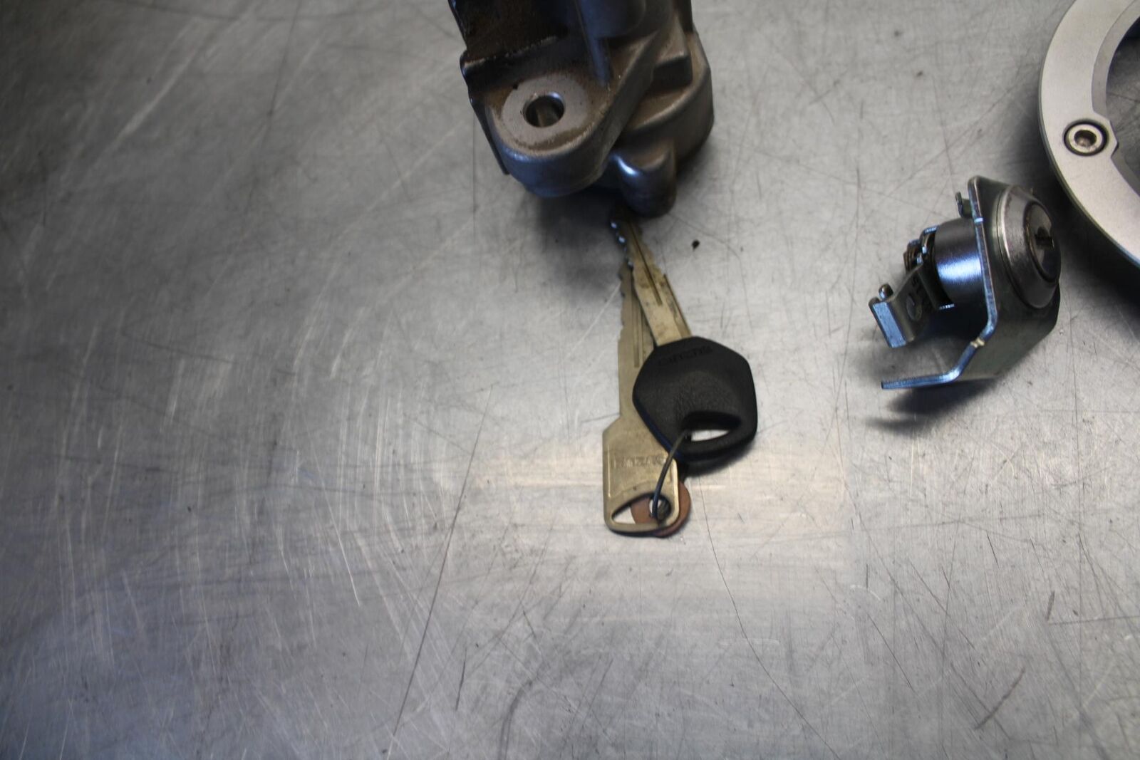 2016 Suzuki Bandit GSF1250SA ABS IGNITION LOCK KEY SET W/ GAS CAP AND SEAT BB509